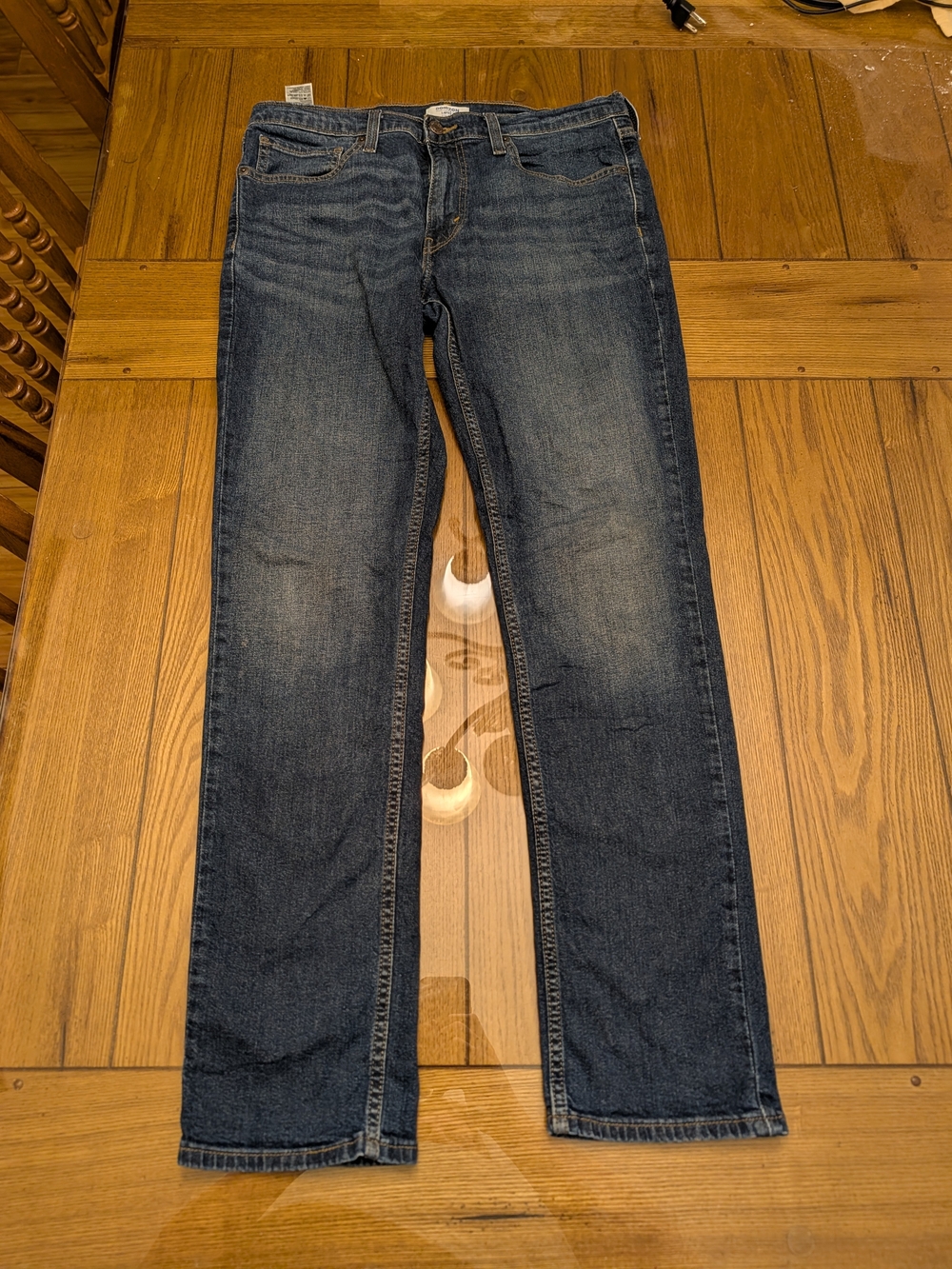 Levi's Straight Leg Jeans in Dark Blue Wash
